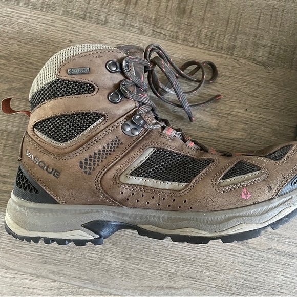 Vasque hiking boots - Picture 6 of 7